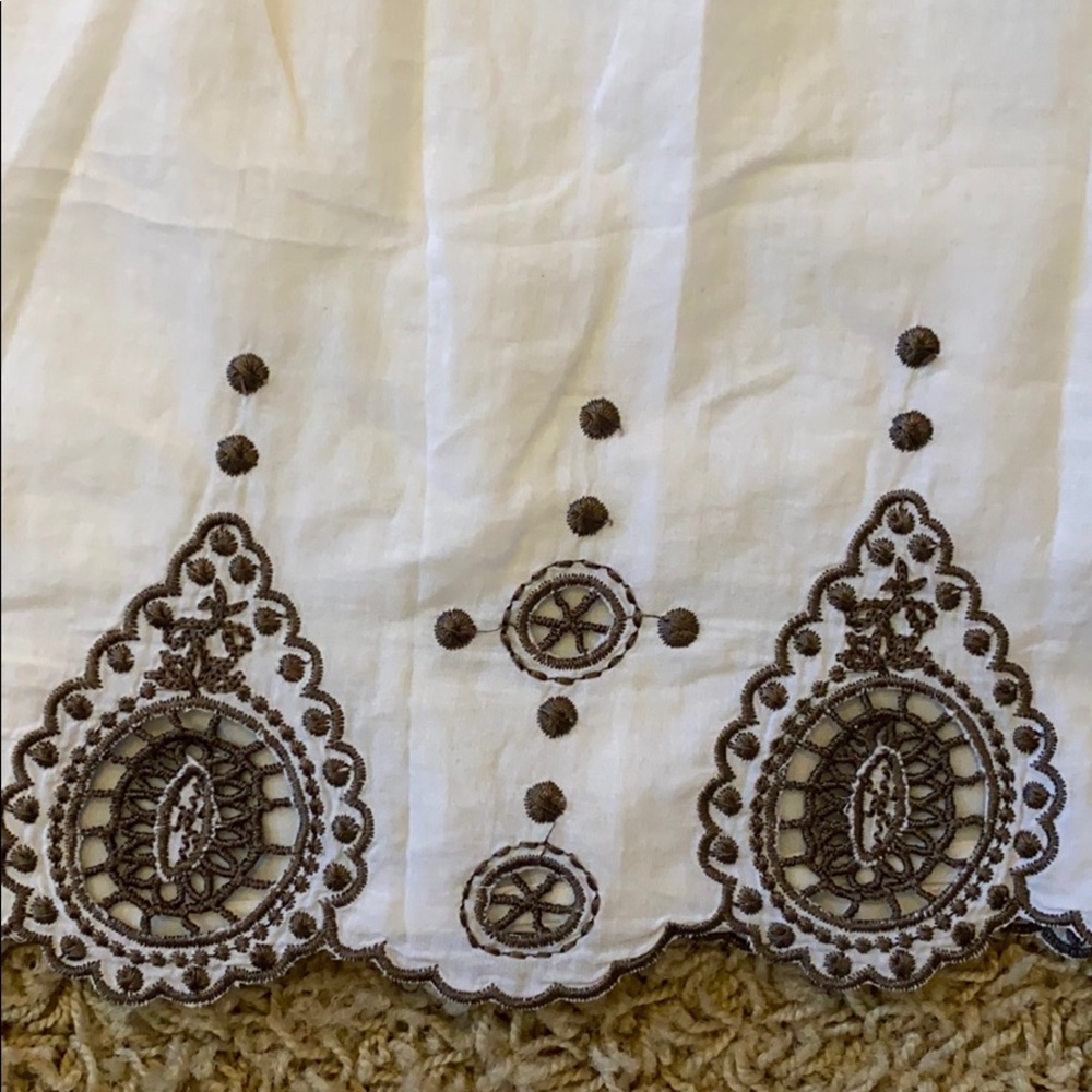 Embroidered blouse - Picture 4 of 5